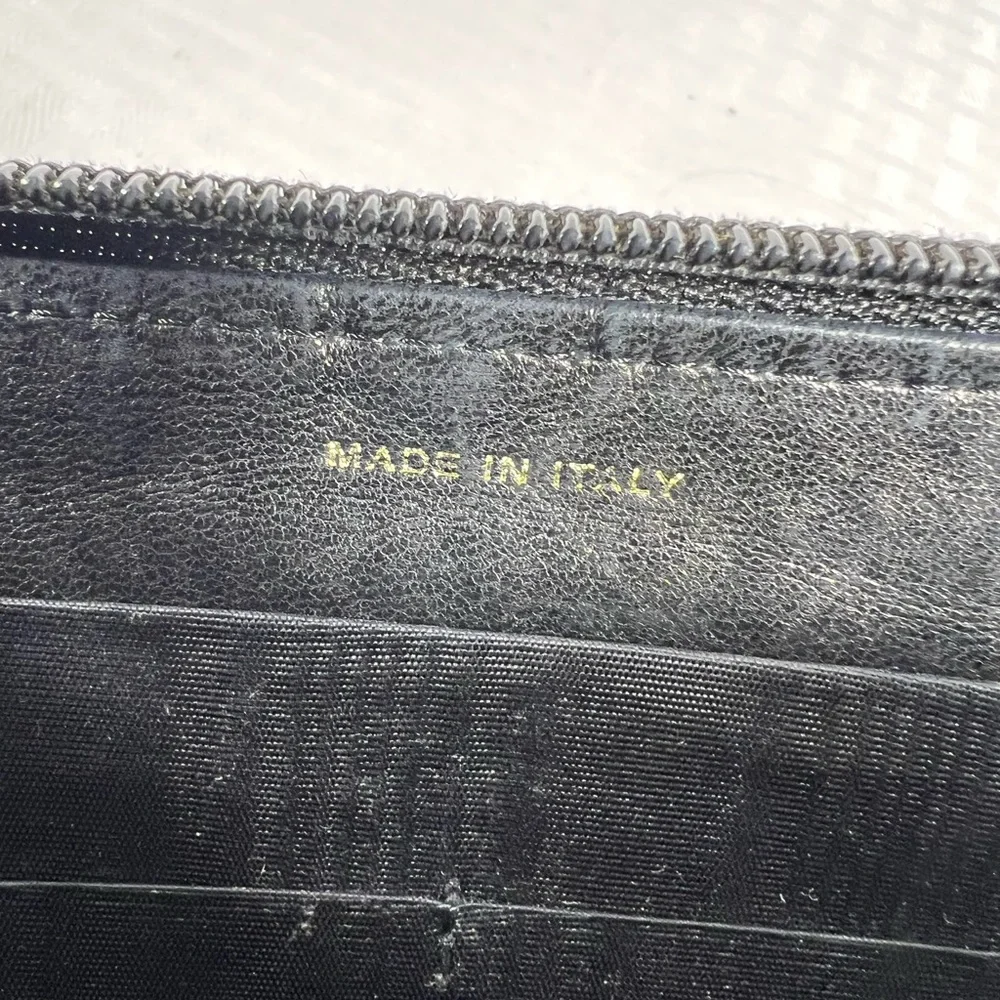 CHANEL carry iconic